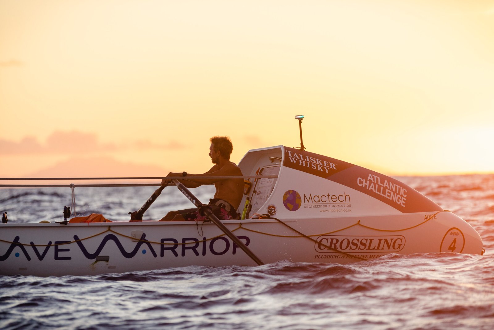 Night rowing on the Atlantic